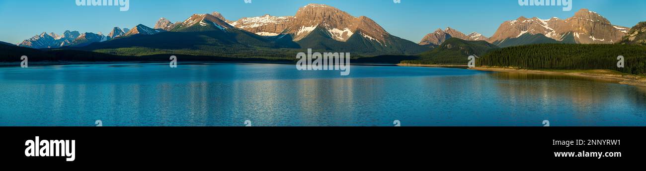 Spray Lakes Reservoir e Canadian Rockies, Alberta, Canada Foto Stock