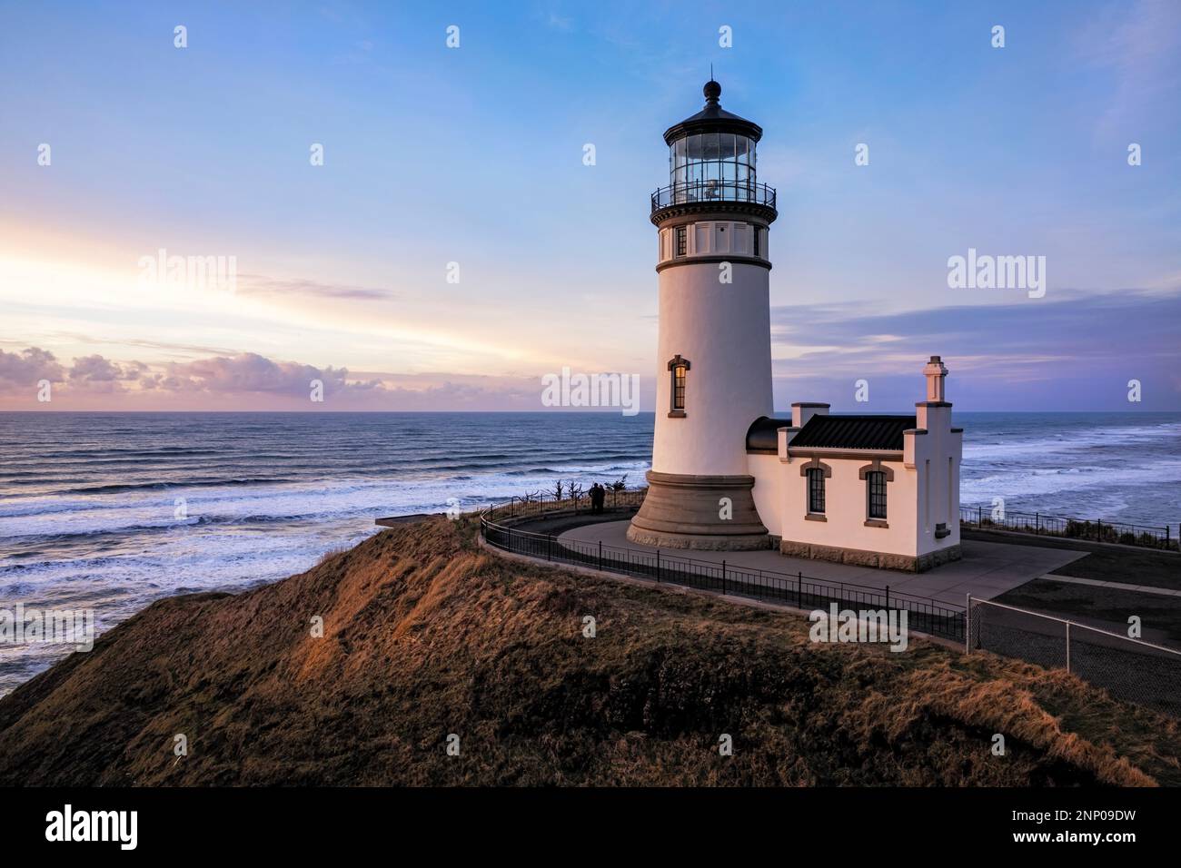 WA23116-00...WASHINGTON - North Head Lighthouse nel tardo pomeriggio situato sulla costa del Pacifico nel Cape Disappunto state Park. Foto Stock