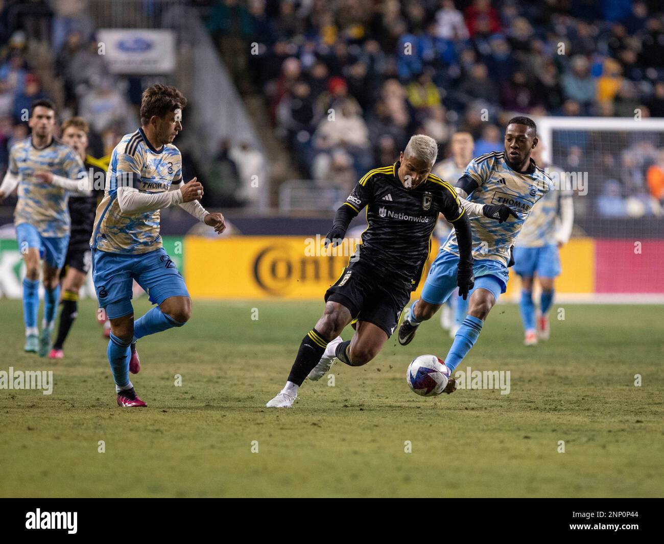 Chester, US, Feb 25th 2023 Juan Cucho (9 equipaggio) va avanti durante la partita di calcio della Major League tra Philadelphia Union e Columbus Crew al Subaru Park di Chester, PA (Georgia Soares/SPP) Credit: SPP Sport Press Photo. /Alamy Live News Foto Stock