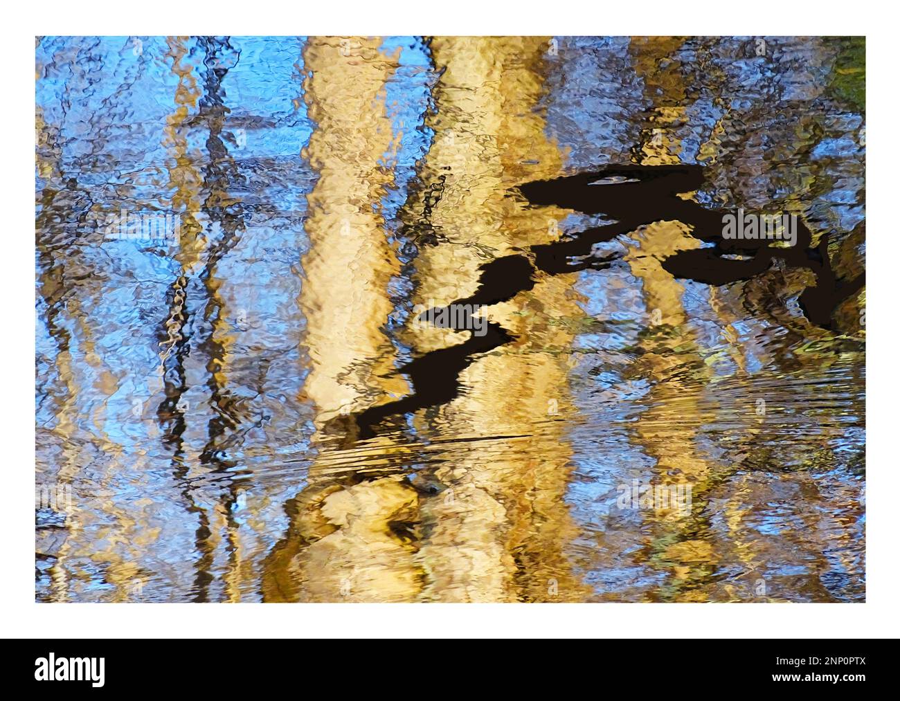 Fotografia astratta di increspature e riflessi nell'acqua Foto Stock