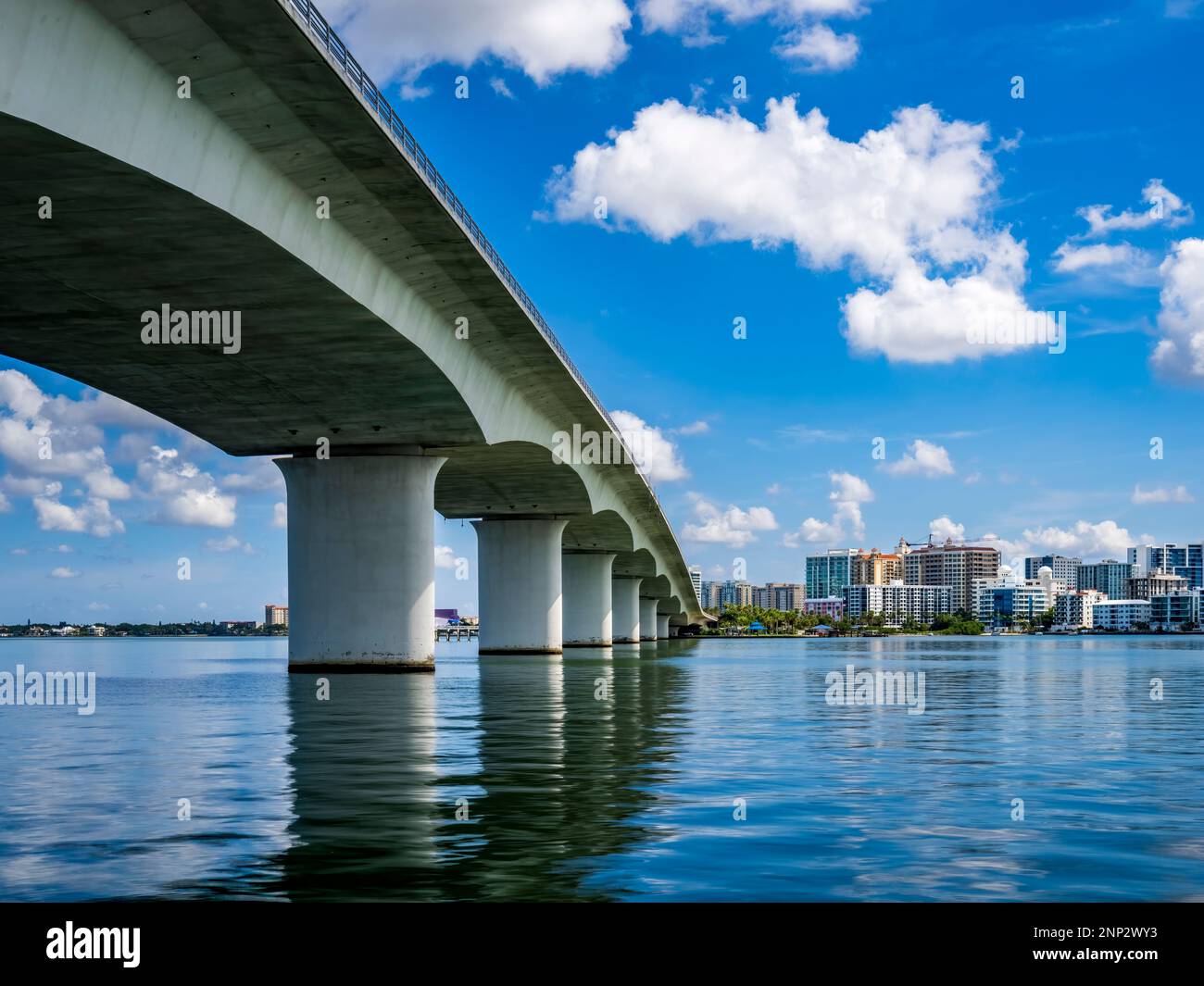 John Ringling Causeway Bridge sulla baia di Sarasota, Sarasota, Florida Foto Stock