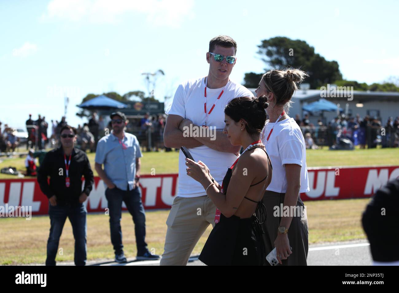 Victoria, Australia. 26th Feb, 2023. Mason Cox - professionista australiano regole calciatore australiano che gioca per il Collingwood Football Club visto in griglia prima di gara due l'Australian Grand Ridge Round 2023 del MOTUL FIM Superbike World Championship 2023 a Phillip Island, Australia il 26 febbraio 2023 - Image Credit: brett keating/Alamy Live News Foto Stock