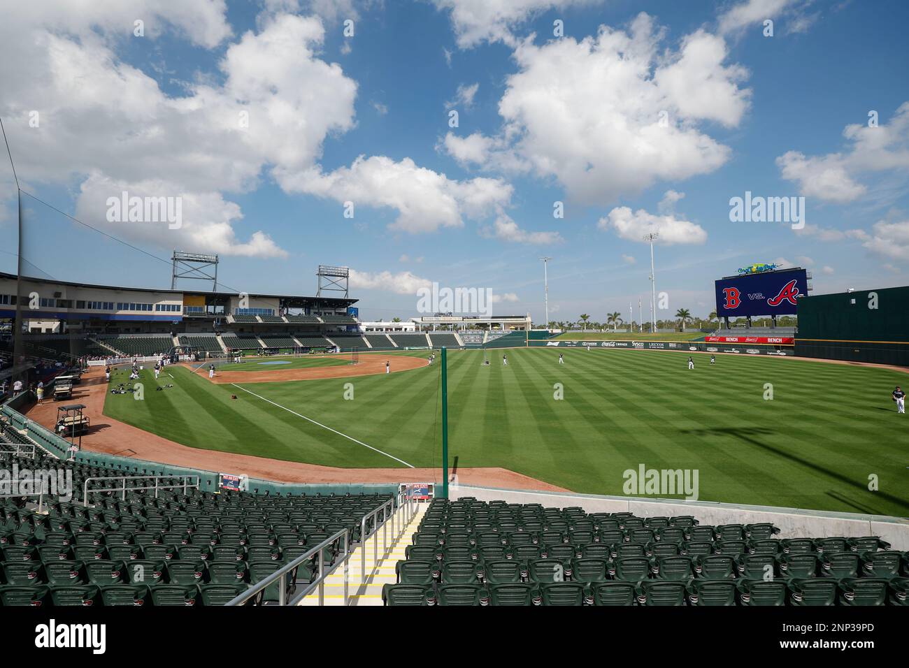 North Port FL USA: Una visione generale del campo durante i riscaldamenti pre-partita prima di una partita di allenamento primaverile MLB tra gli Atlanta Braves e il Boston R. Foto Stock