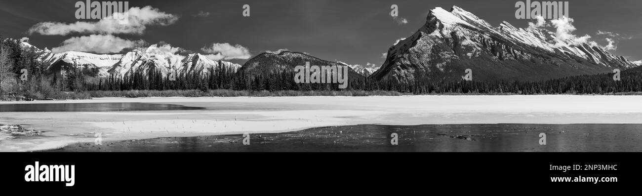 Monte Rundle, Vermillion Lakes, Alberta, Canada Foto Stock