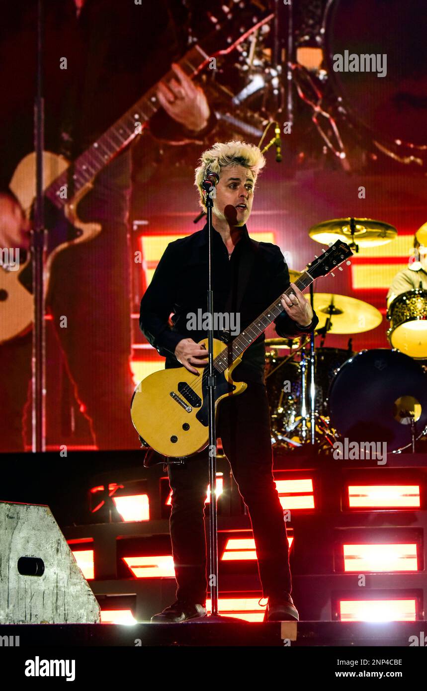 Tempe, Arizona, Stati Uniti. 25th febbraio, 2023. Green Day, Billy Joe Armstrong che si esibisce sul palco. Giorno 1 del Festival di Innings 2023 Festival di Musica. Credit: Ken Howard/Alamy Live News Foto Stock