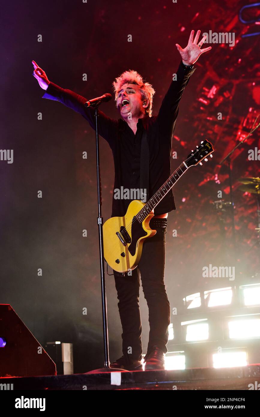 Tempe, Arizona, Stati Uniti. 25th febbraio, 2023. Green Day, Billy Joe Armstrong che si esibisce sul palco. Giorno 1 del Festival di Innings 2023 Festival di Musica. Credit: Ken Howard/Alamy Live News Foto Stock