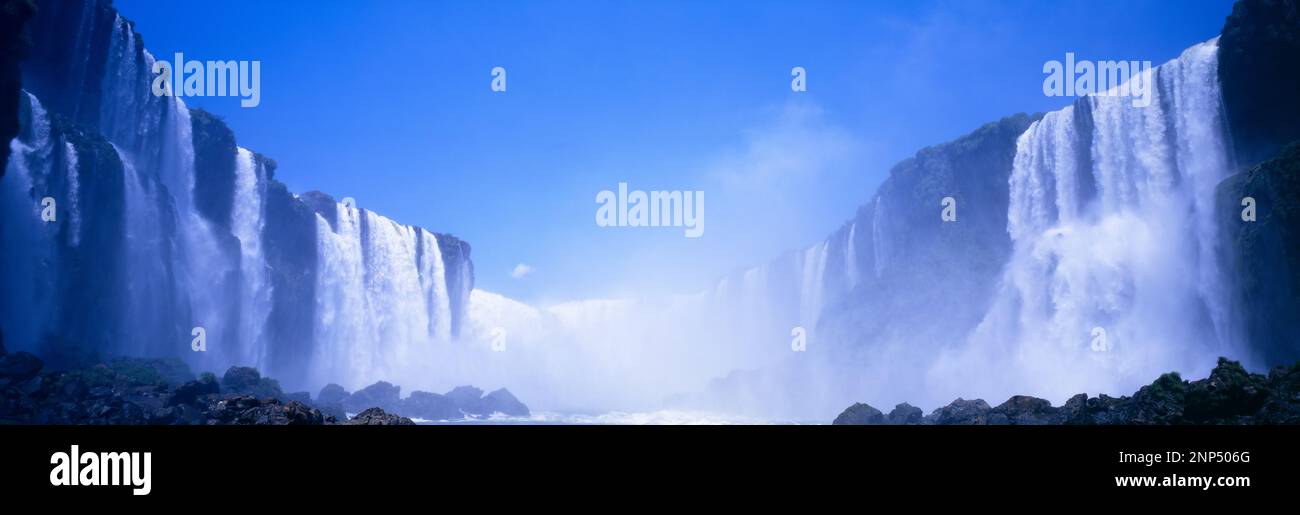 Vista delle cascate, cascate Iguacu, Parana, Brasile Foto Stock