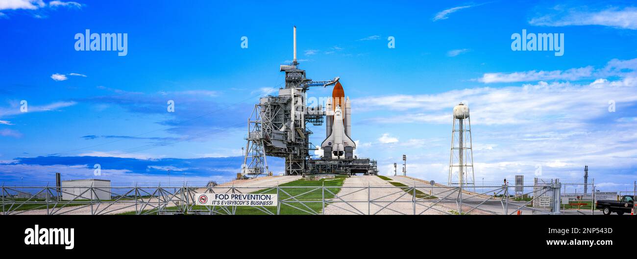 Space Shuttle Atlantis sulla piattaforma di lancio, NASA Kennedy Space Center, Cape Canaveral, Florida, USA Foto Stock