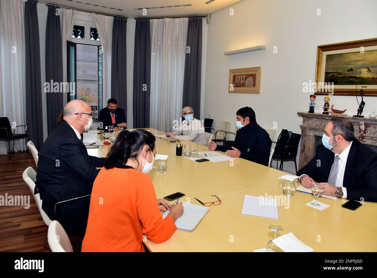 The Interior team with the Minister of Interior, Miquel Sàmper and the Major of the Mossos d'Esquadra, Josep Lluís Trapero during a meeting of the crisis committee of the Conselleria de Interior por el Covid, in Barcelona, Catalonia (Spain), on December 18, 2020. 18 DECEMBER 2020 David Oller / Europa Press 12/18/2020 (Europa Press via AP) Foto Stock