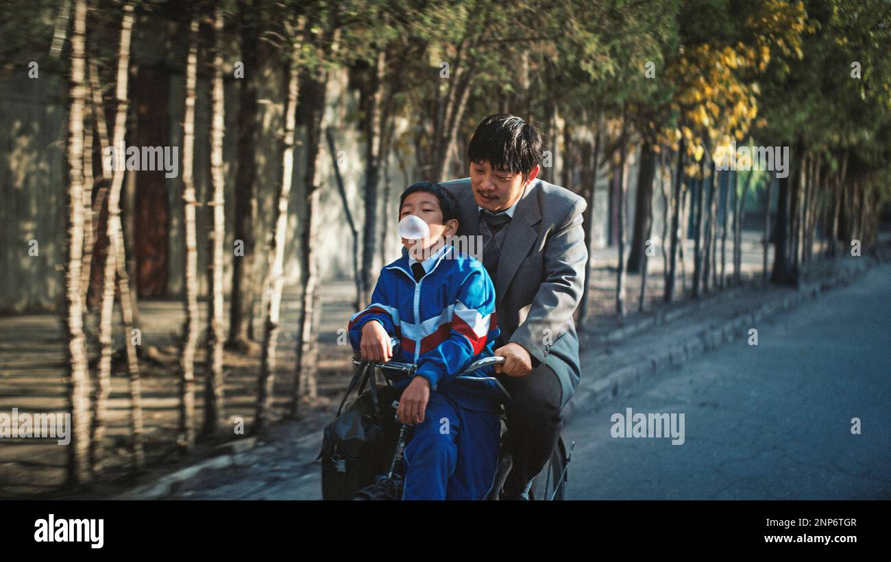 ZHENG HAOSEN e BAOSHI DONG in PERCHÉ CERCARE DI CAMBIARE ME ORA (2023) -titolo originale: FIRE ON THE PLAIN-, diretto da DALEI ZHANG. Credito: IQIYI / Album Foto Stock