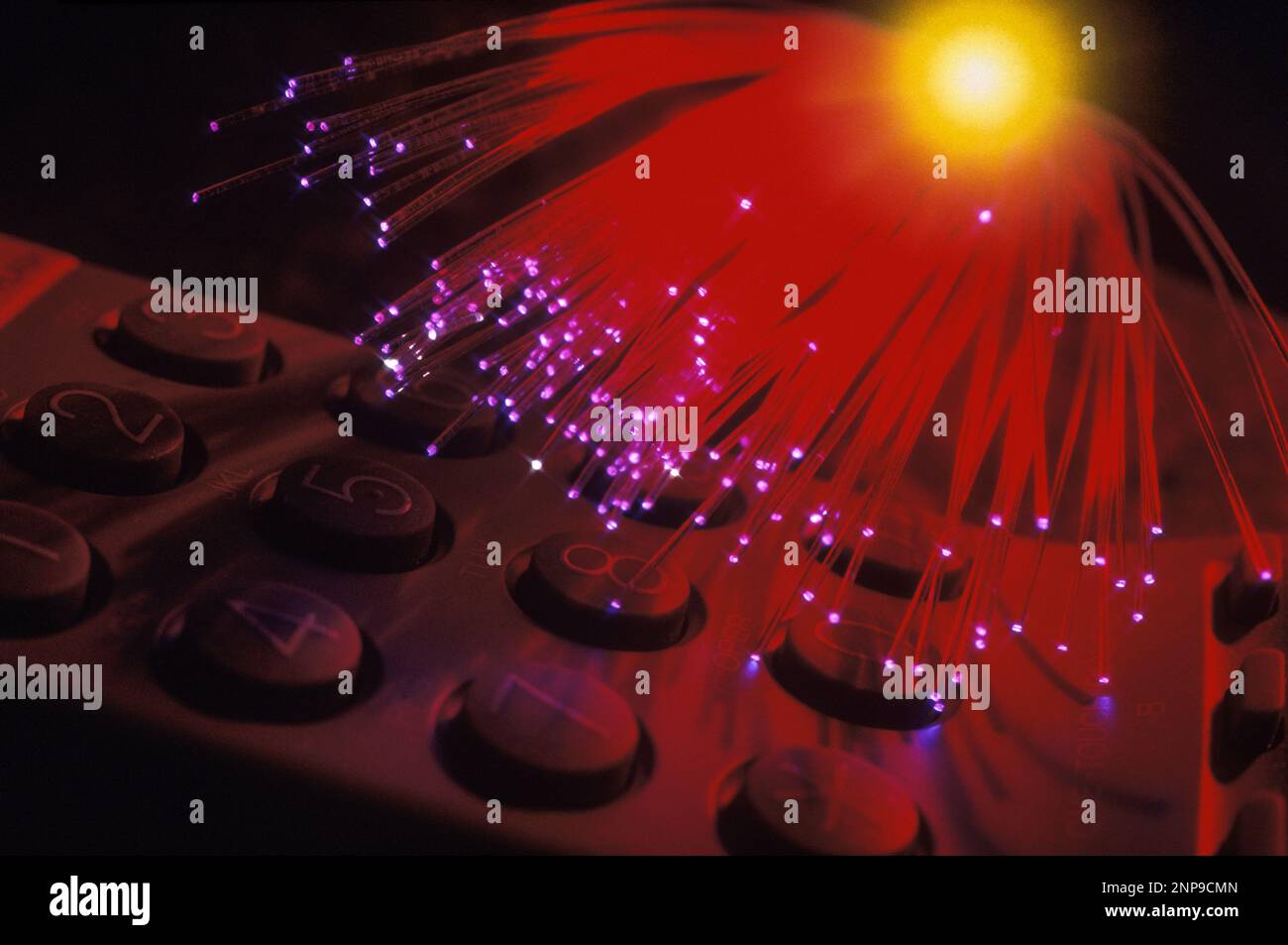 1994 TREFOLI STORICI IN FIBRA OTTICA (©KECK MAURER & SCHULTZ / CORNING GLASS WORKS 1970) CON PULSANTE TASTIERA TELEFONICA (©SONY CORP 1993) Foto Stock