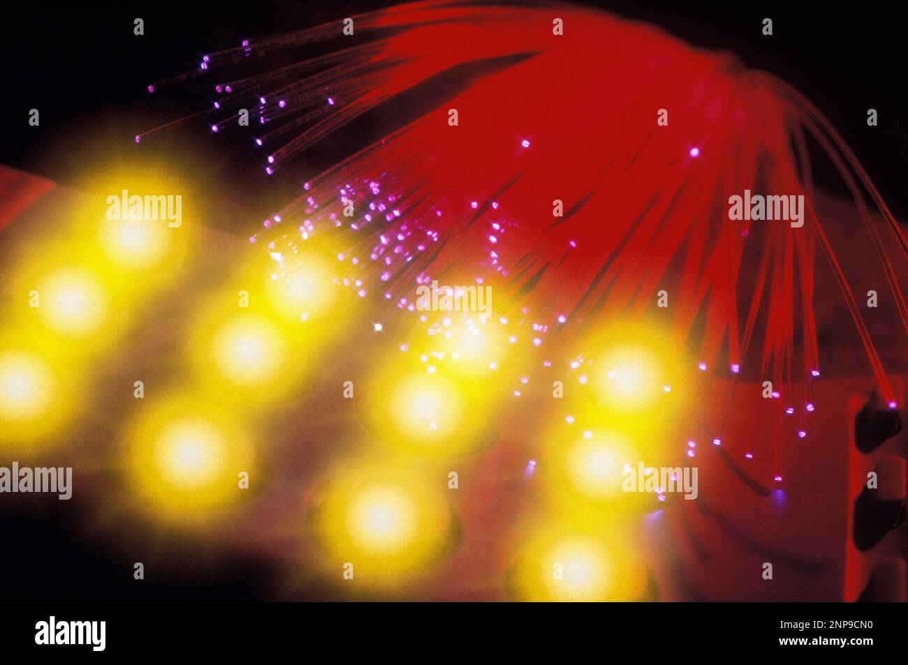 1994 TREFOLI STORICI IN FIBRA OTTICA (©KECK MAURER & SCHULTZ / CORNING GLASS WORKS 1970) CON PULSANTE TASTIERA TELEFONICA (©SONY CORP 1993) Foto Stock