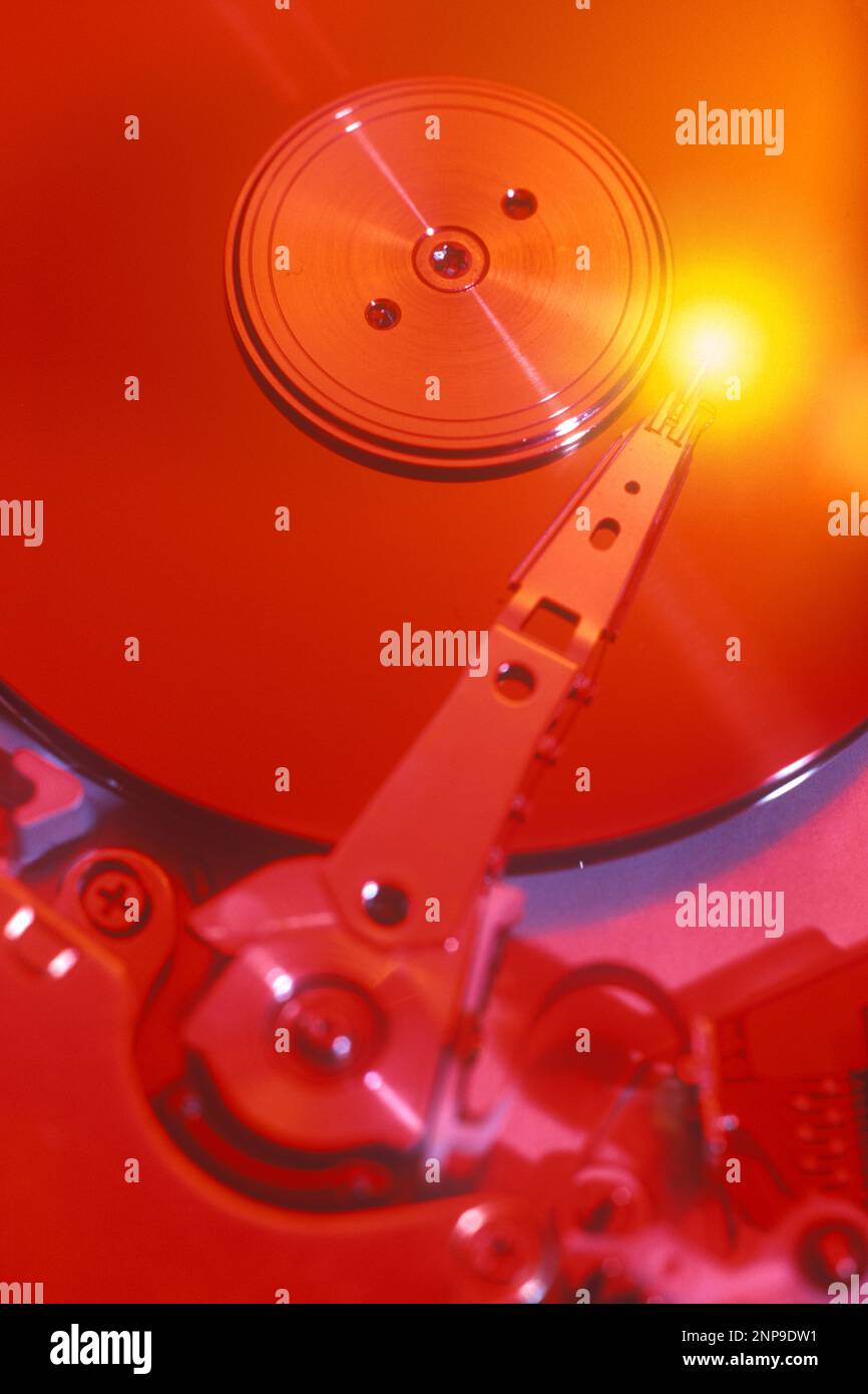 CLOSE UP di armatura e il disco del personal computer il disco rigido Foto Stock