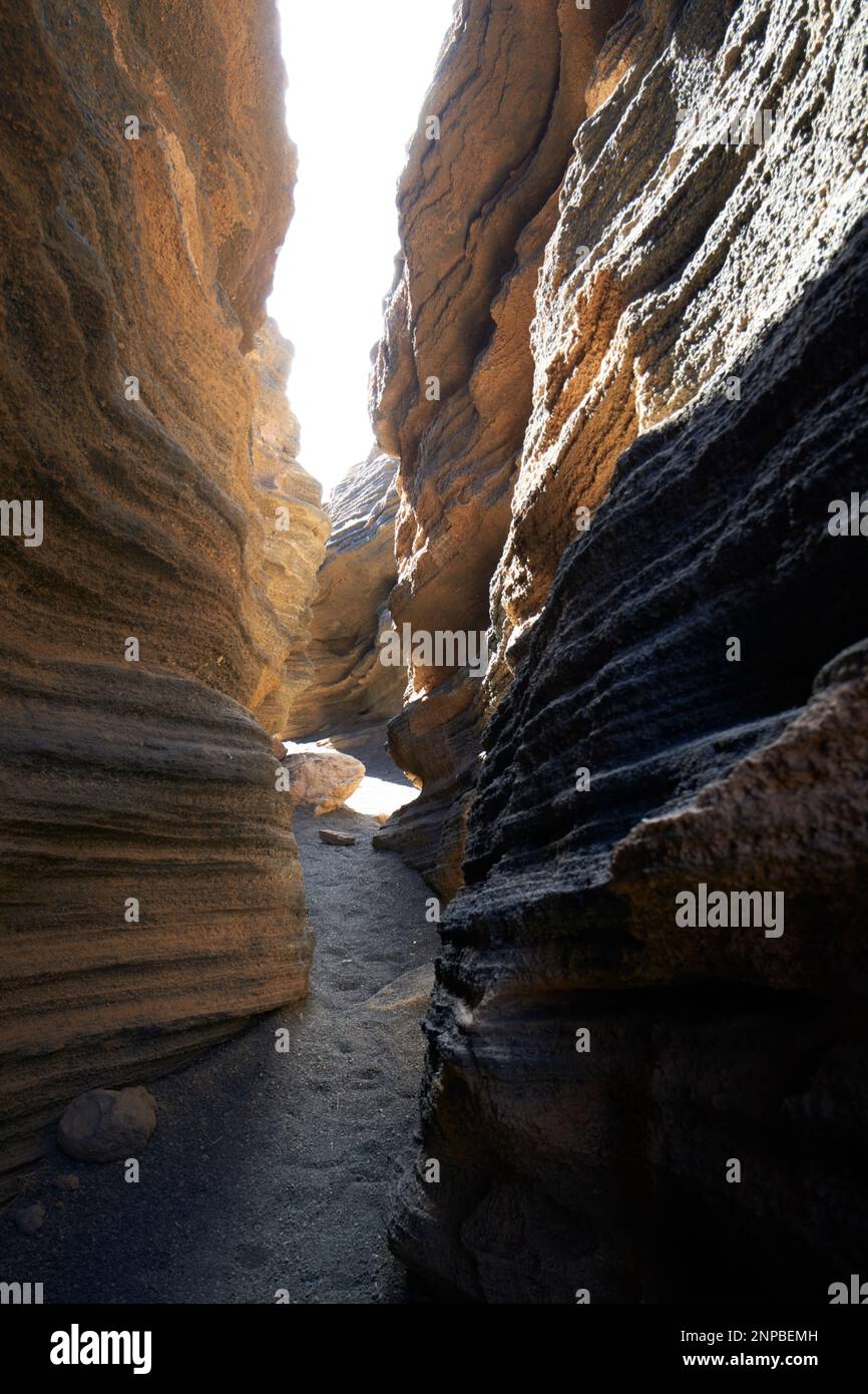 Strati di Ladera del volcan Las Grietas Lanzarote, Isole Canarie, Spagna formazioni rocciose vulcaniche causate dall'erosione Foto Stock