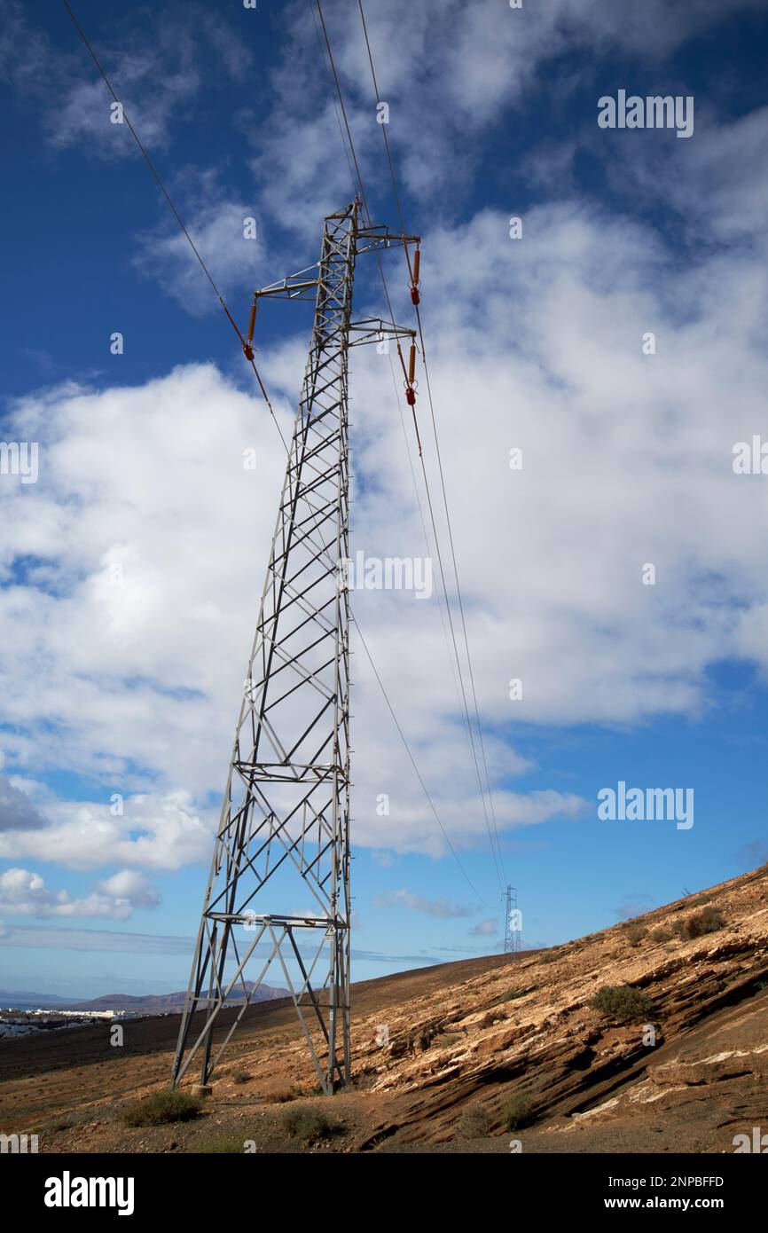 Rete elettrica torre di trasmissione pilone Lanzarote, Isole Canarie, Spagna Foto Stock