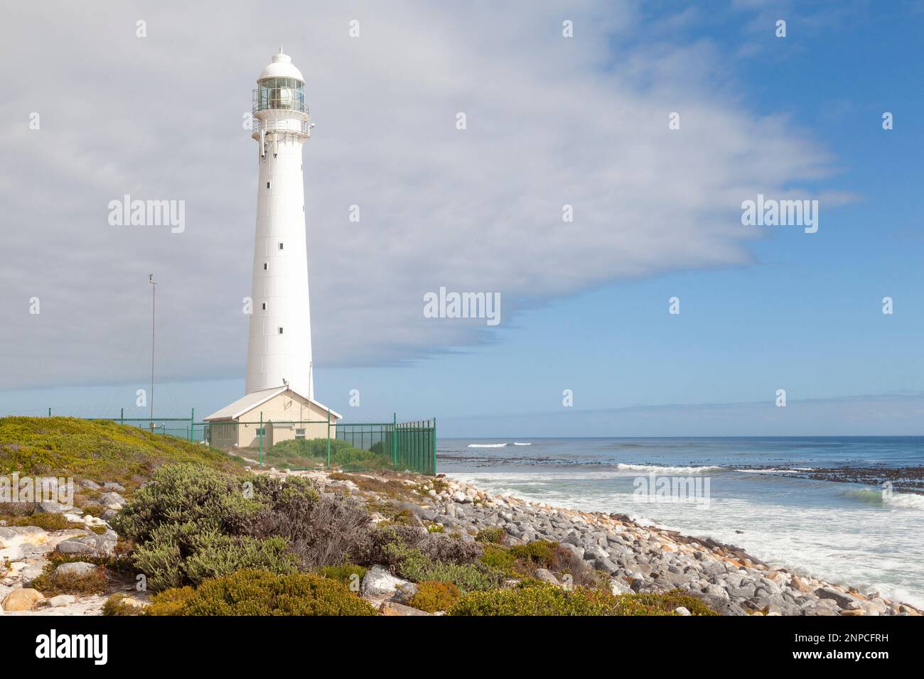 Faro di Slangkop, Kommetjie, Città del Capo, Capo Occidentale, Sudafrica. Risalente al 1914 è la torre di ghisa più alta del Sudafrica Foto Stock
