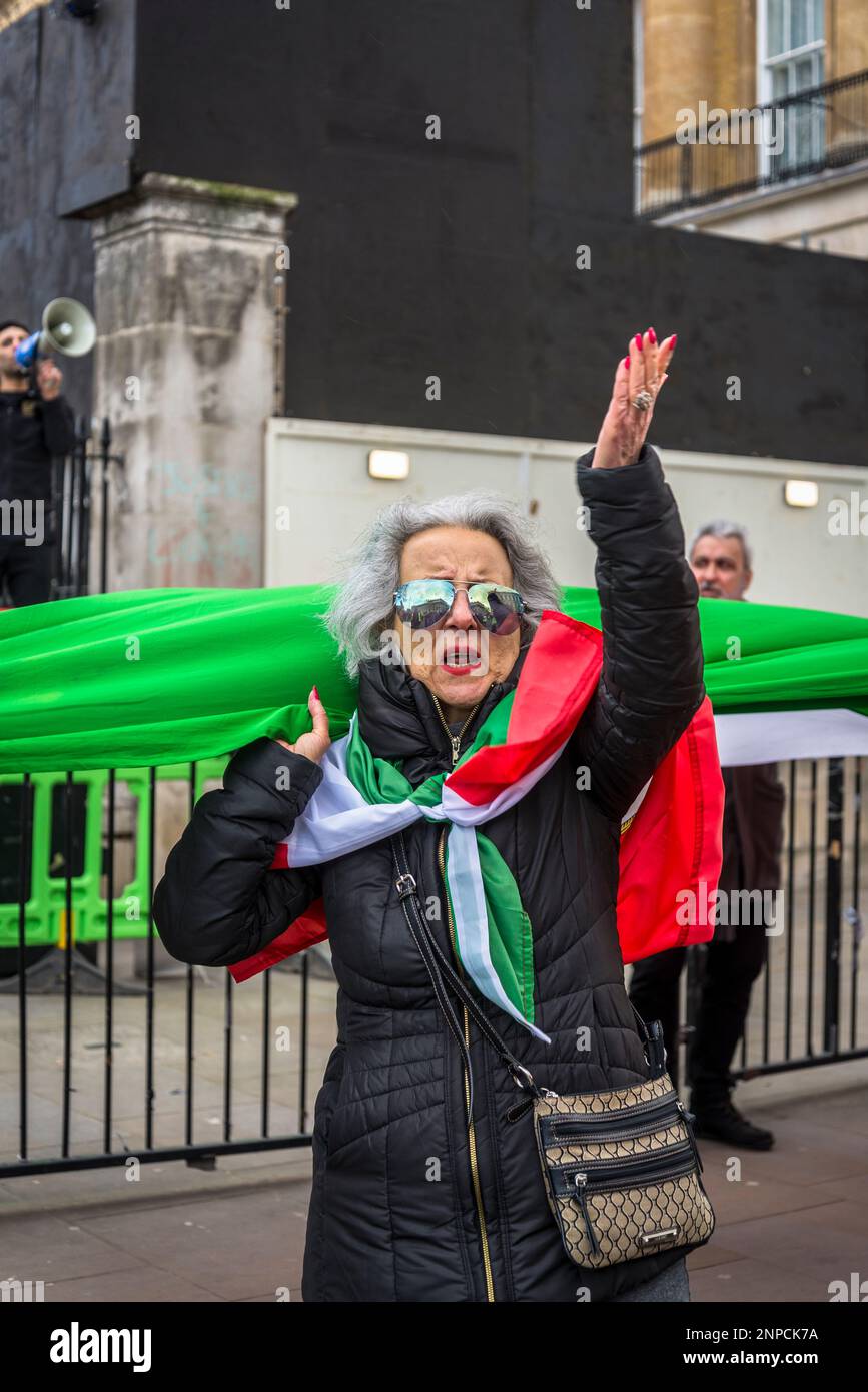 Pro-democrazia protesta iraniana contro il governo islamico autocratico dell'Iran, Londra centrale, Regno Unito 25/02/2023 Foto Stock