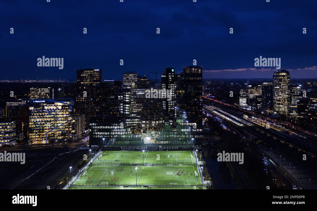 AMSTERDAM - campi da calcio del De Amsterdam Football Club sullo Zuidas, il centro degli affari di Amsterdam. ANP RAMON VAN FLYMEN olanda fuori - belgio fuori Foto Stock