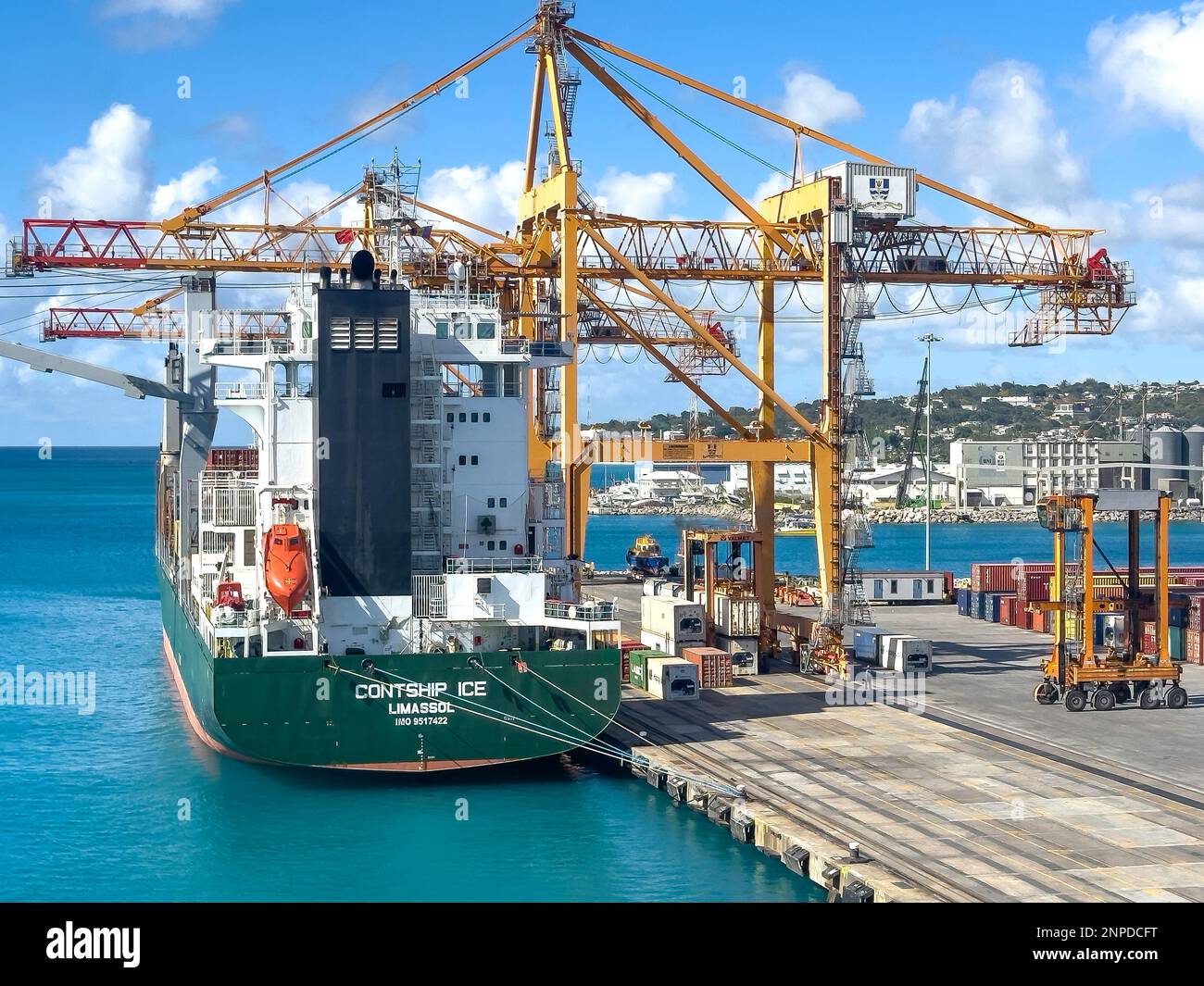 Carico di navi in container Port, Bridgetown, St Michael Parish, Barbados, Lesser Antille, Caraibi Foto Stock