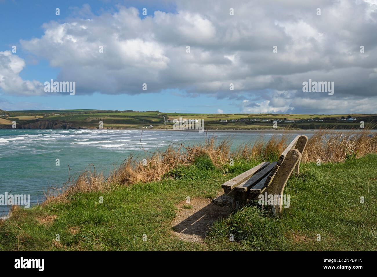 Panca di osservazione pubblica a Newport in Pembrokeshire. Foto Stock