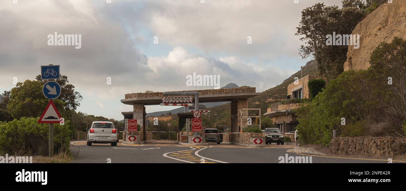 Hout Bay, Città del Capo, Sudafrica. 2023. Stazione a pedaggio all'estremità di Hoet Bay di Chapmans Peak Drive. Strada costiera panoramica. Foto Stock