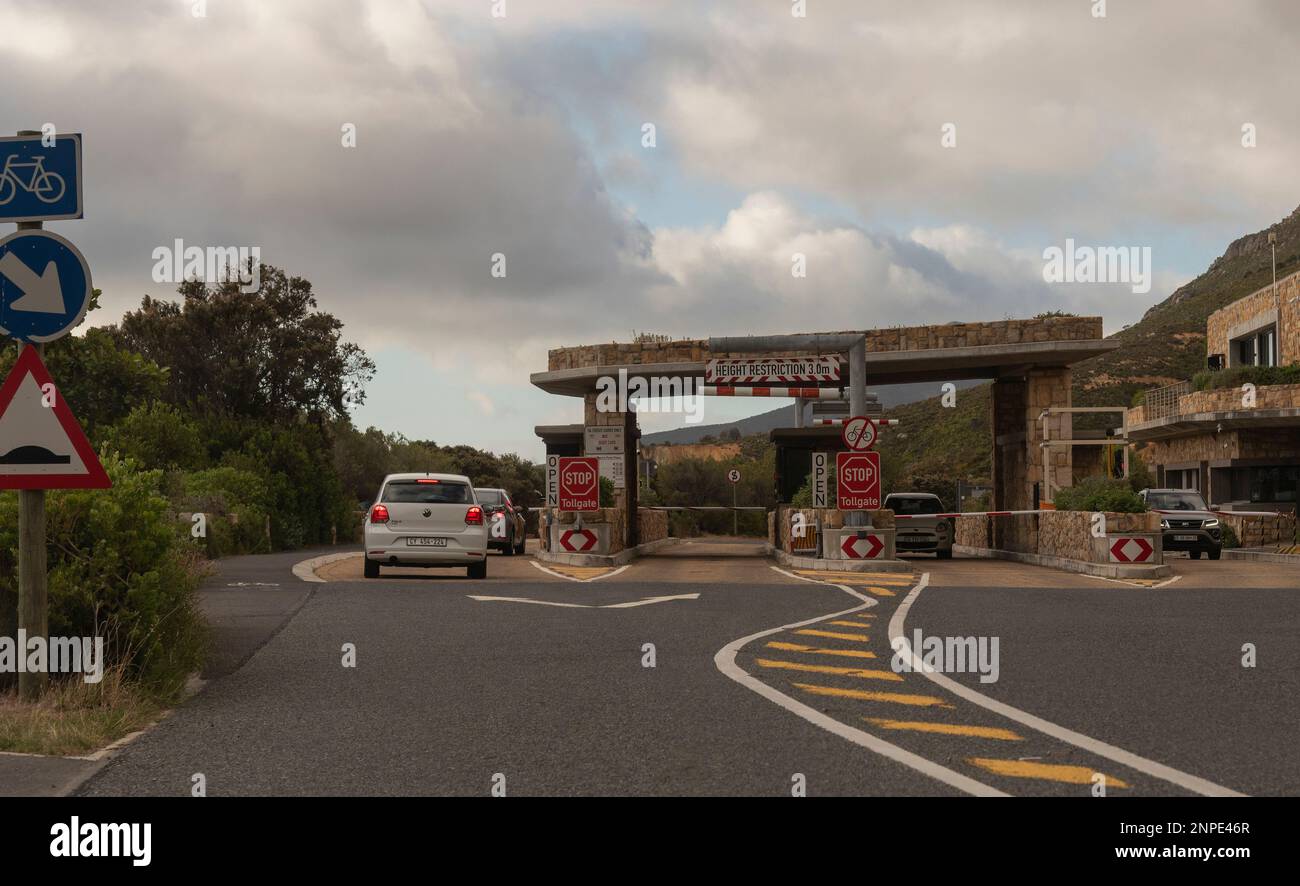 Hout Bay, Città del Capo, Sudafrica. 2023. Stazione a pedaggio all'estremità di Hoet Bay di Chapmans Peak Drive. Strada costiera panoramica. Foto Stock