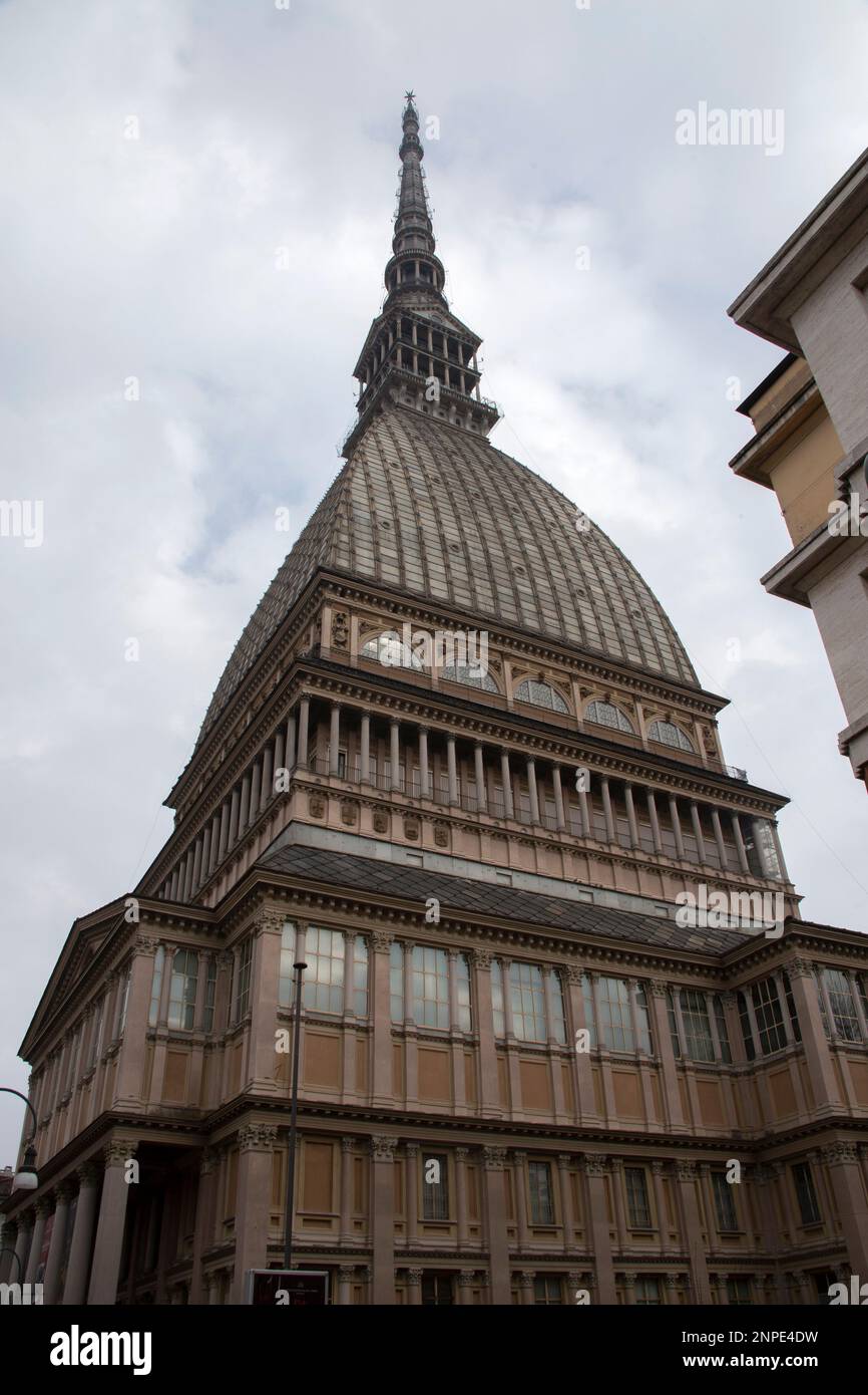 La torre della Mole Antonelliana - originariamente una sinagoga - ospita il museo nazionale del cinema, un importante edificio di Torino Foto Stock