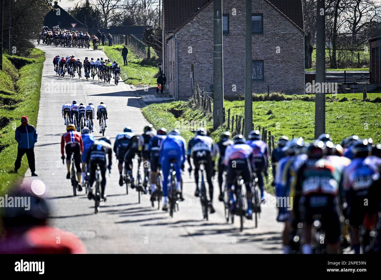 Echelon raffigurati durante la gara ciclistica di un giorno Kuurne-Bruxelles-Kuurne, a 193 km da Kuurne a Kuurne via Bruxelles, sabato 25 febbraio 2023. FOTO DI BELGA JASPER JACOBS Foto Stock