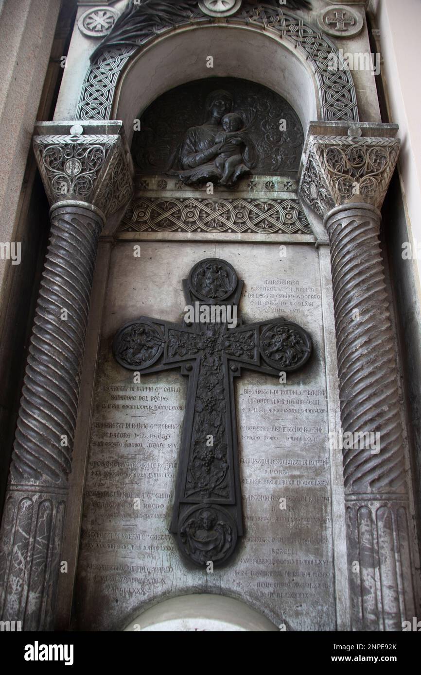 Tomba di Carlo Biscaretti di Ruffia, figlio del Fondatore Fiat nel Cimitero Monumentale di Torino Foto Stock