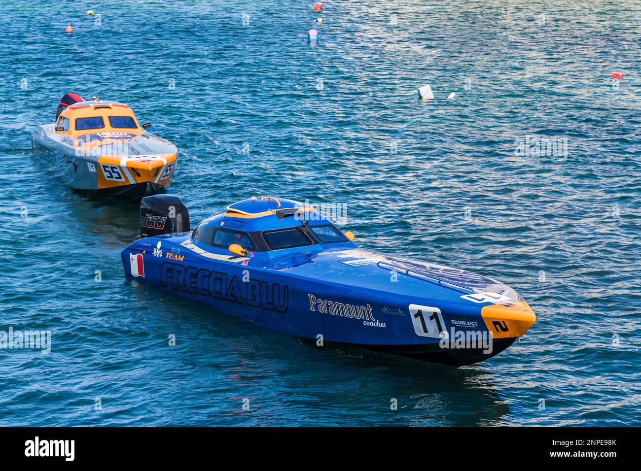 I Powerboats si preparano per l'inizio della gara del Campionato del mondo Voomquest a Bugibba. Foto Stock