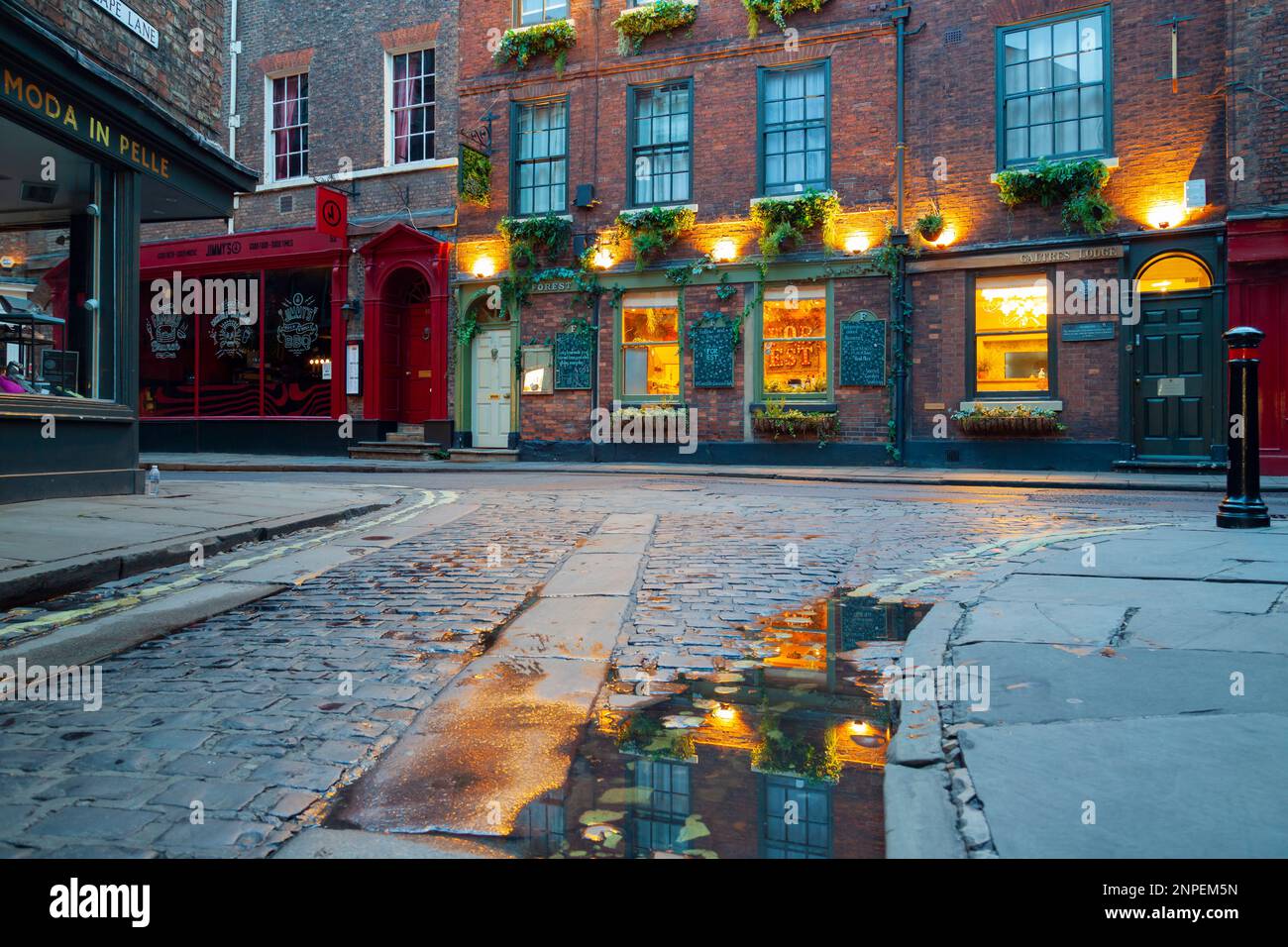 Dawn on Grape Lane nel centro storico di York. Foto Stock