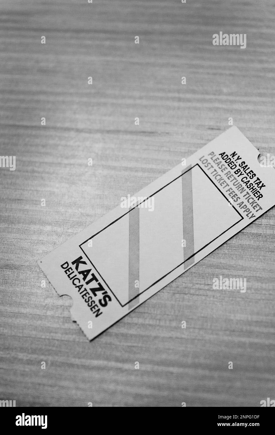 Famoso in tutto il mondo, il Katz's Delicatessen, situato sul lato inferiore orientale di Manhattan, NYC, USA. Deli senza fronzoli con servizio theatrically cranky Foto Stock