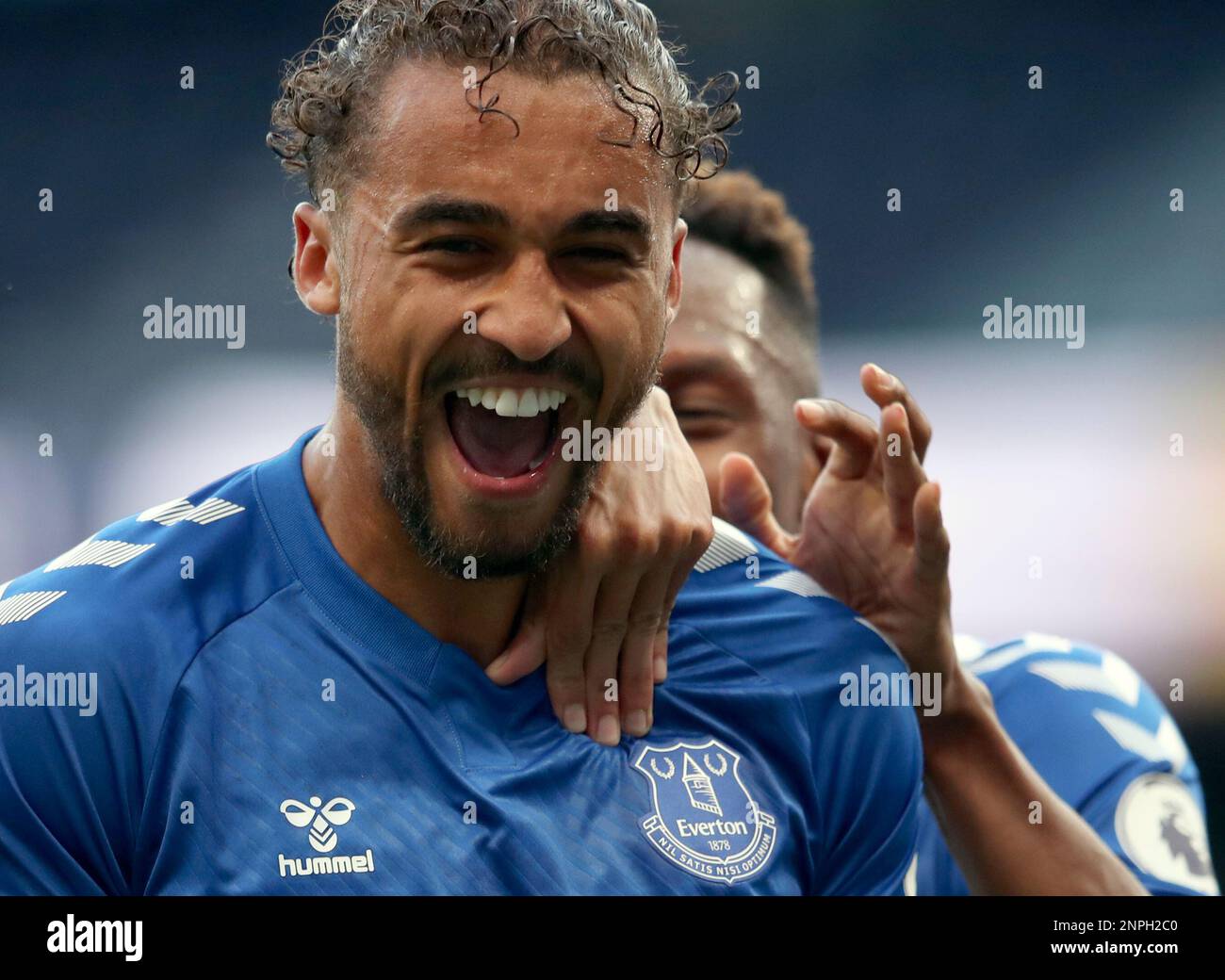 Everton's Dominic Calvert-Lewin, front, celebrates with teammates after scoring his side's opening goal during the English Premier League soccer match between Tottenham Hotspur and Everton at the Tottenham Hotspur Stadium in London, Sunday, Sept. 13, 2020. (Alex Pantling/Pool via AP) Foto Stock