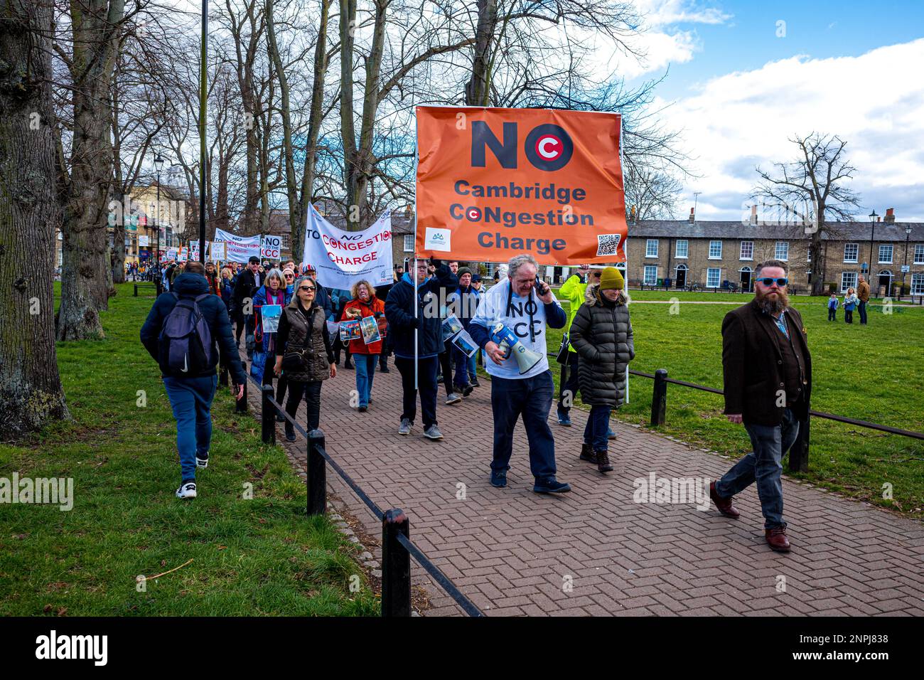 Tassa di congestione protesta march Cambridge City Centre 27/2/23 contro la tassa di congestione proposta dal Greater Cambridge Partnership GCP. Foto Stock