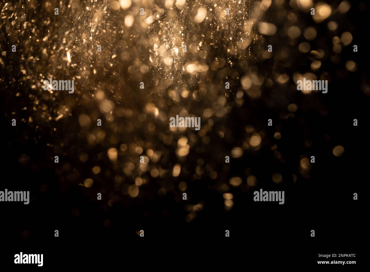 Coloratissimo motivo di luci astratte con effetto glitter. Sfondo astratto per i progettisti. Fotographia di pittura di luce. Foto Stock