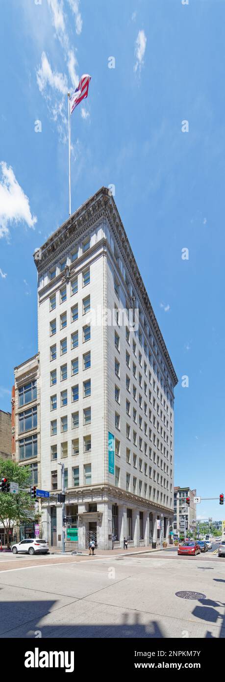 Pittsburgh Downtown: Catholic Charities ora occupa l'ex seconda Banca Nazionale, un Beaux Arts, punto di riferimento del quartiere storico di Penn-Liberty. Foto Stock