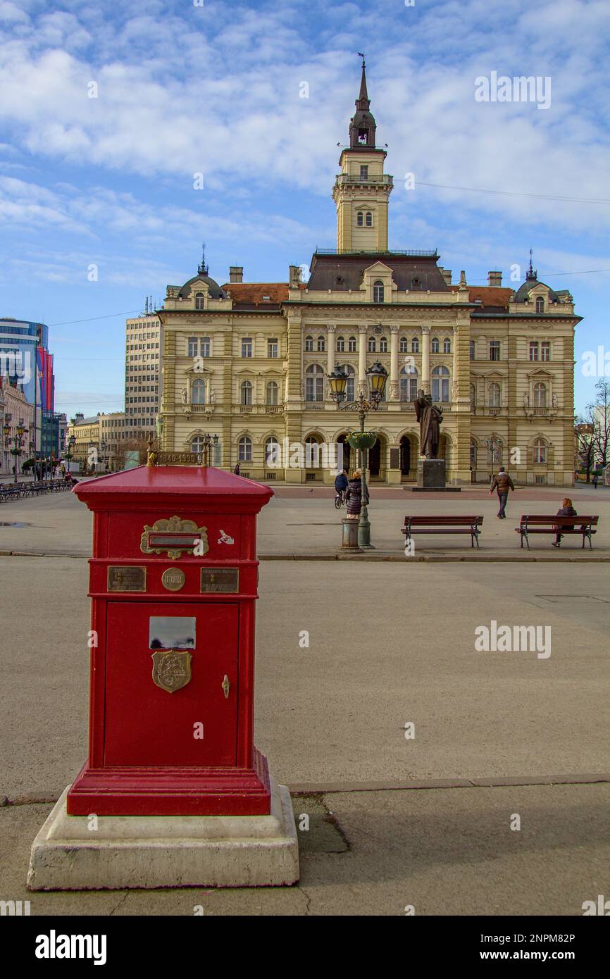 Il municipio della città Novi Sad, Serbia - vista dal centro della città sulla Trg Slobode (Piazza della libertà) Foto Stock