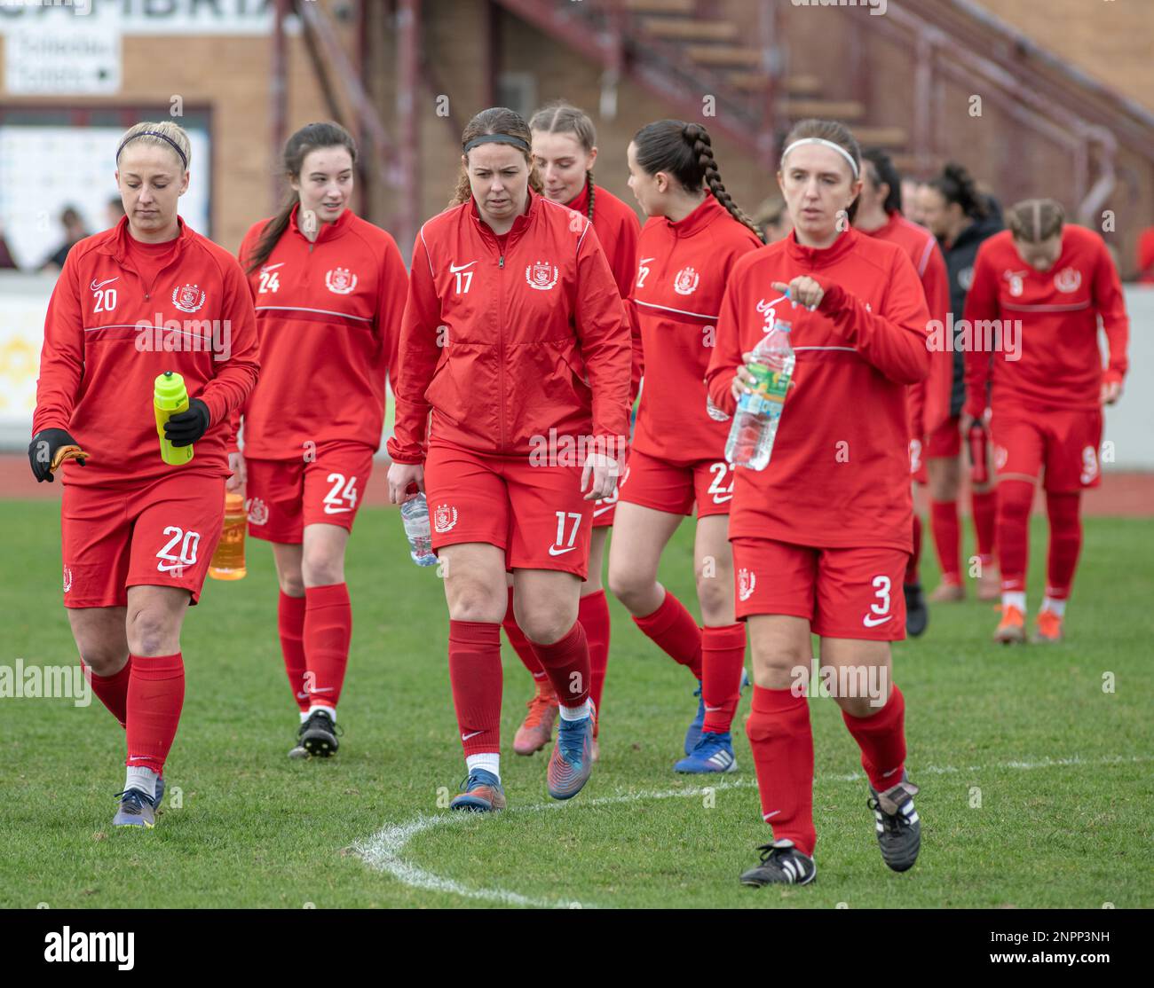 Connah's Quay Flintshire, Galles. 26th febbraio 2023. Il team Nomads si presenta in anticipo rispetto al warm up, durante il Connah's Quay Nomads Football Club Women V Wrexham Association Football Club Women al Deeside Stadium, nella Lega Nord del Generale Adran (Credit Image: ©Cody Froggatt/Alamy Live News) Foto Stock
