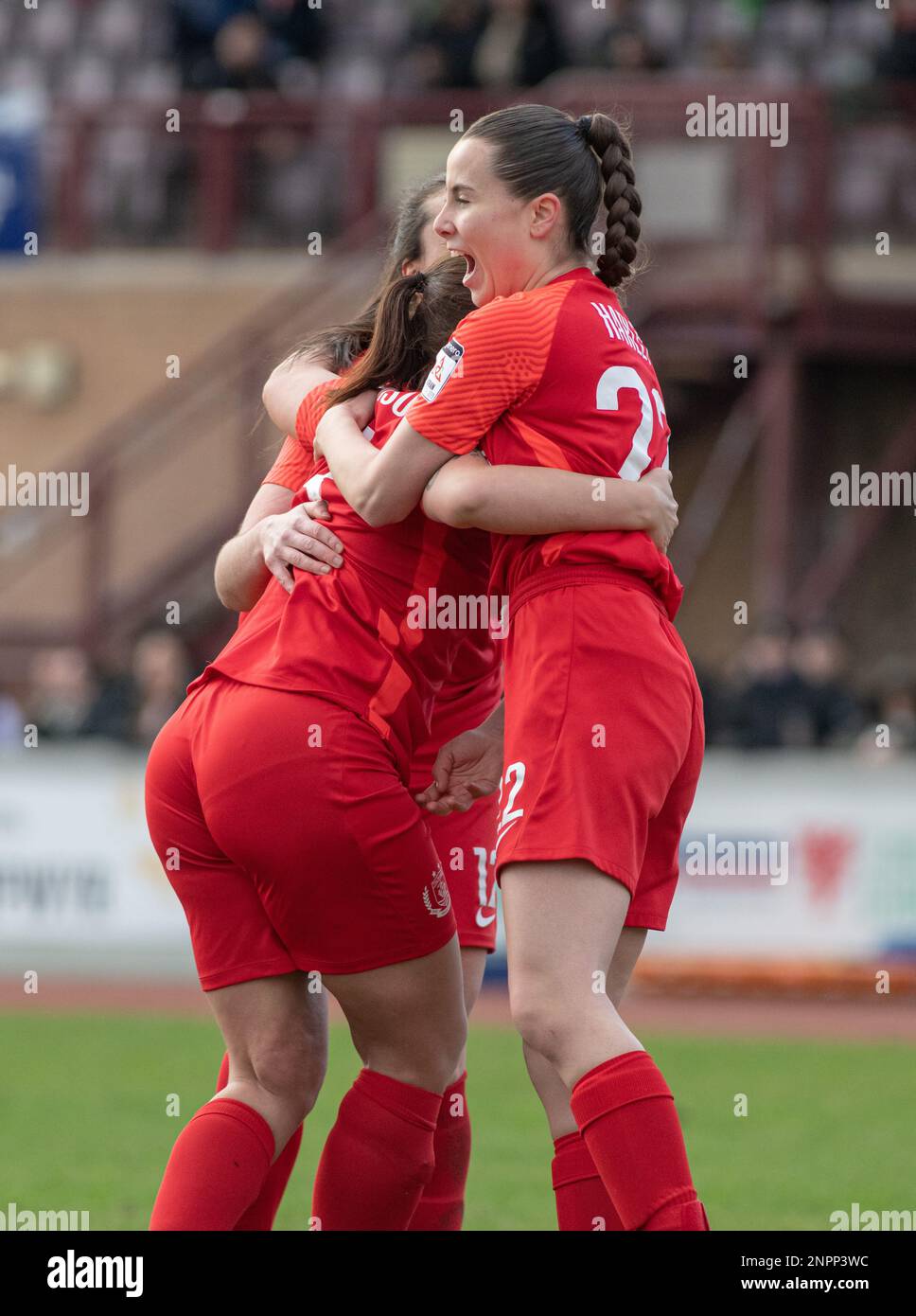 Connah's Quay Flintshire, Galles. 26th febbraio 2023. Nomads festeggia l'obiettivo di Aimee Hopkinson, durante il Quay di Connah Nomads Football Club Women V Wrexham Association Football Club Women al Deeside Stadium, nella Lega Nord del Generale Adran (Credit Image: ©Cody Froggatt/Alamy live news) Foto Stock