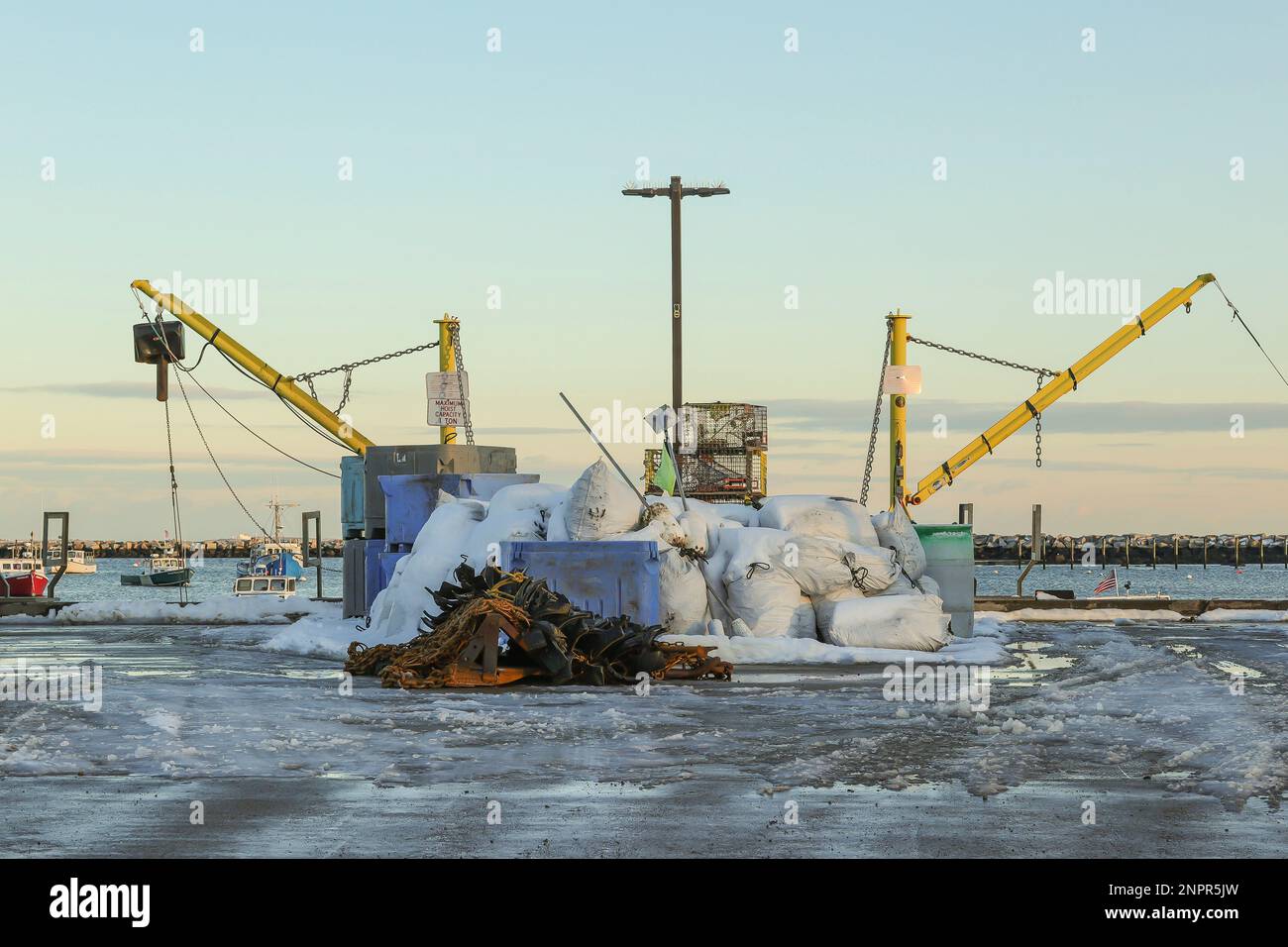 Congelato nel cortile della barca commerciale Rye. Appena a nord di Hampton Beach, Rye si trova proprio sull'Oceano Atlantico, con belle spiagge e splendide case. L'estate è fantastica Foto Stock