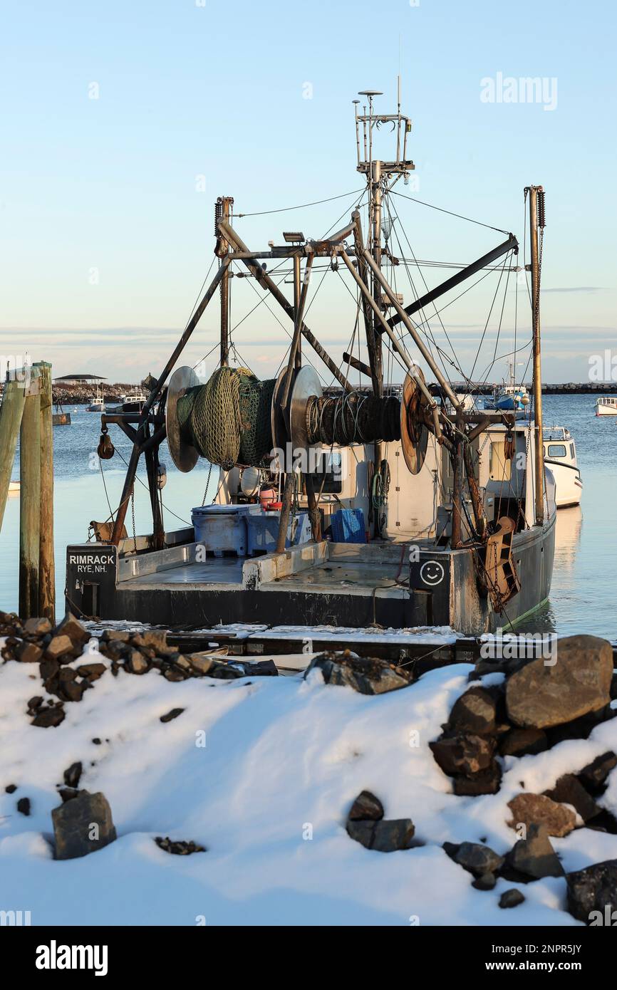 Abbondanza di vecchie barche e barche più nuove a Rye Boatyard, Rye, NH. La Rye è probabilmente la città più ricca sulla costiera di NH. Belle case e una bella vista di Foto Stock