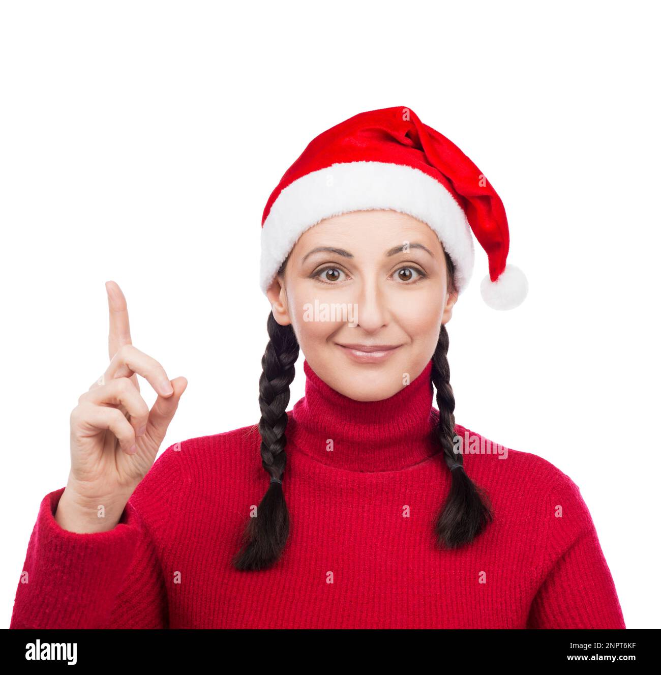 Ragazza a Santa Hat con il dito punta isolato su uno sfondo bianco. Riuscito o concetto di promemoria. Foto Stock