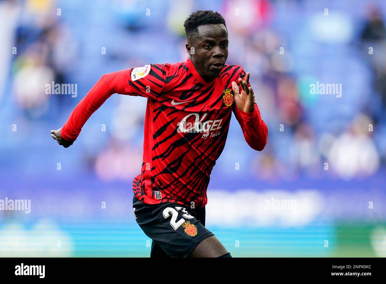 Amath Ndiaye di RCD Mallorca durante la partita la Liga tra RCD Espanyol e RCD Mallorca ha suonato allo stadio RCDE il 25 febbraio a Barcellona, Spagna. (Foto di / Sergio Ruiz / PRESSIN) Foto Stock