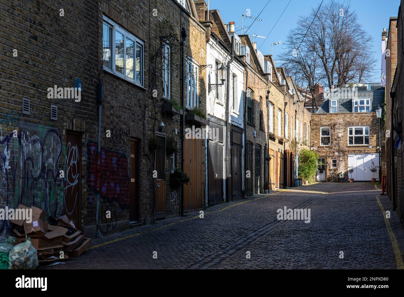 Edifici residenziali di Dunworth Mews, un duo-de-sac acciottolato al largo di Portobello Road, nel quartiere di Notting Hill di Londra, Inghilterra Foto Stock