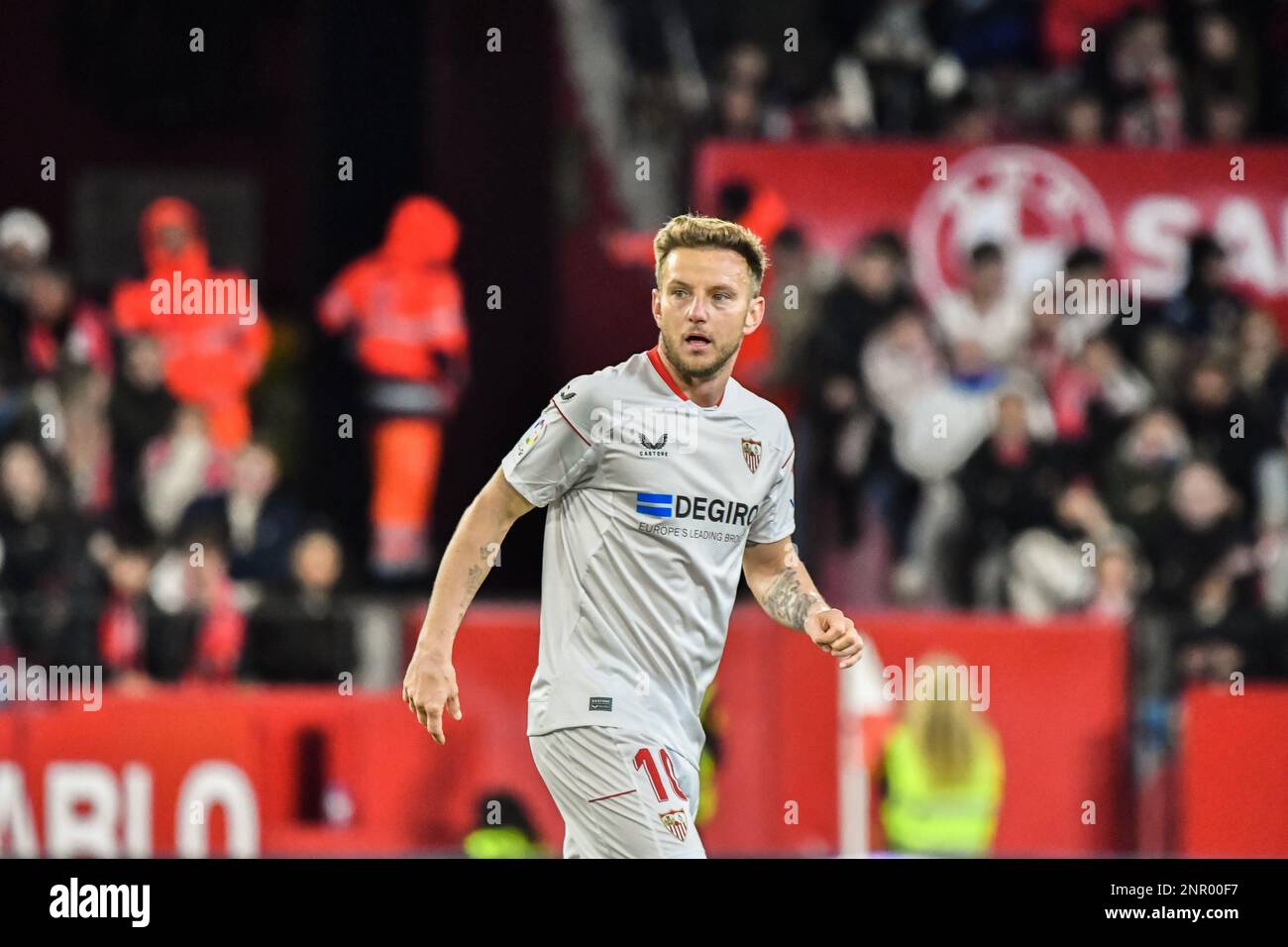 SIVIGLIA, SPAGNA - 26 FEBBRAIO: Ivan Rakitic di Siviglia CF Focus durante la partita tra Sevilla CF e CA Osasuna di la Liga Santander il 26 febbraio 2022 allo stadio Ramon Sánchez Pizjuan, a Siviglia, Spagna. (Foto di Samuel Carreño/PxImages) Foto Stock