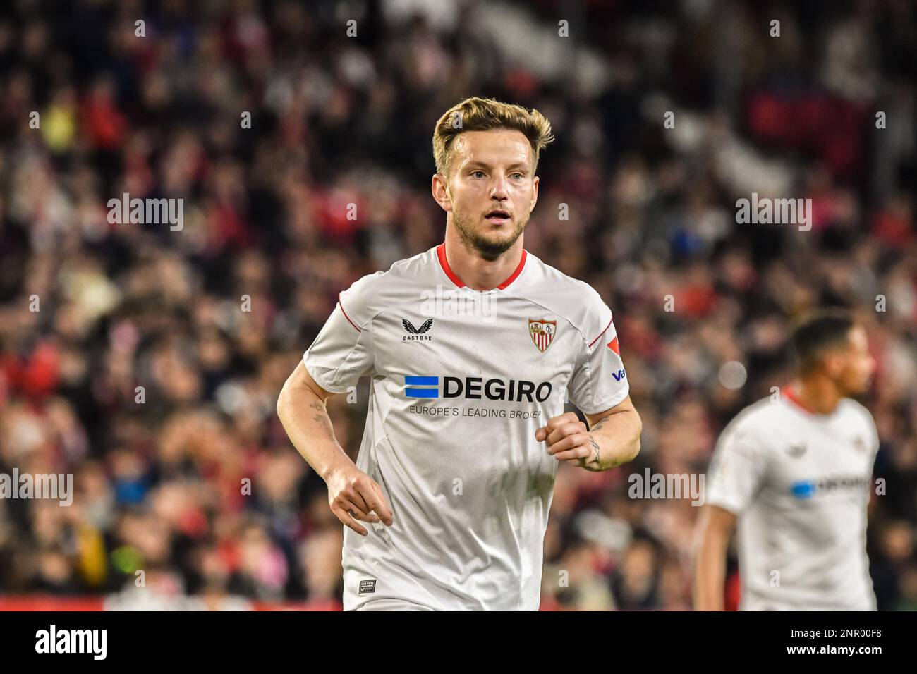 SIVIGLIA, SPAGNA - 26 FEBBRAIO: Ivan Rakitic di Siviglia CF correre durante la partita tra Sevilla CF e CA Osasuna di la Liga Santander il 26 febbraio 2022 allo stadio Ramon Sánchez Pizjuan, a Siviglia, Spagna. (Foto di Samuel Carreño/PxImages) Foto Stock