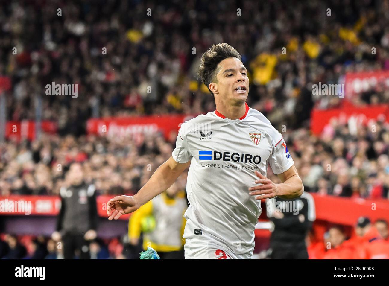 SIVIGLIA, SPAGNA - 26 FEBBRAIO: Oliver Torres di Siviglia CF si è rinnata durante la partita tra Sevilla CF e CA Osasuna di la Liga Santander il 26 febbraio 2022 allo stadio Ramon Sánchez Pizjuan, a Siviglia, Spagna. (Foto di Samuel Carreño/PxImages) Foto Stock