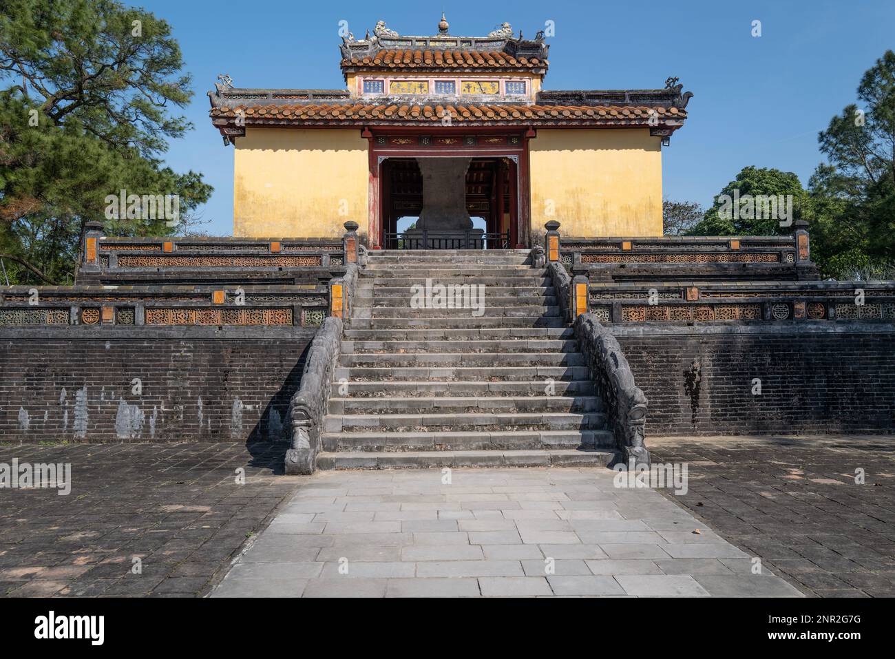 Huế, Vietnam, che comprende la città imperiale e antichi luoghi di sepoltura. Nella foto è raffigurata la Tomba di Tự Đức (vietnamita: Lăng Tự Đức), ufficialmente Khiêm Mausoleu Foto Stock