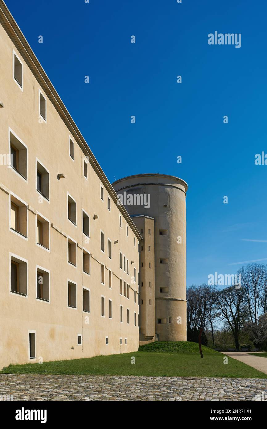 Vista sul castello ristrutturato di Wittenberg, in Germania, visto dal parco pubblico della città Foto Stock