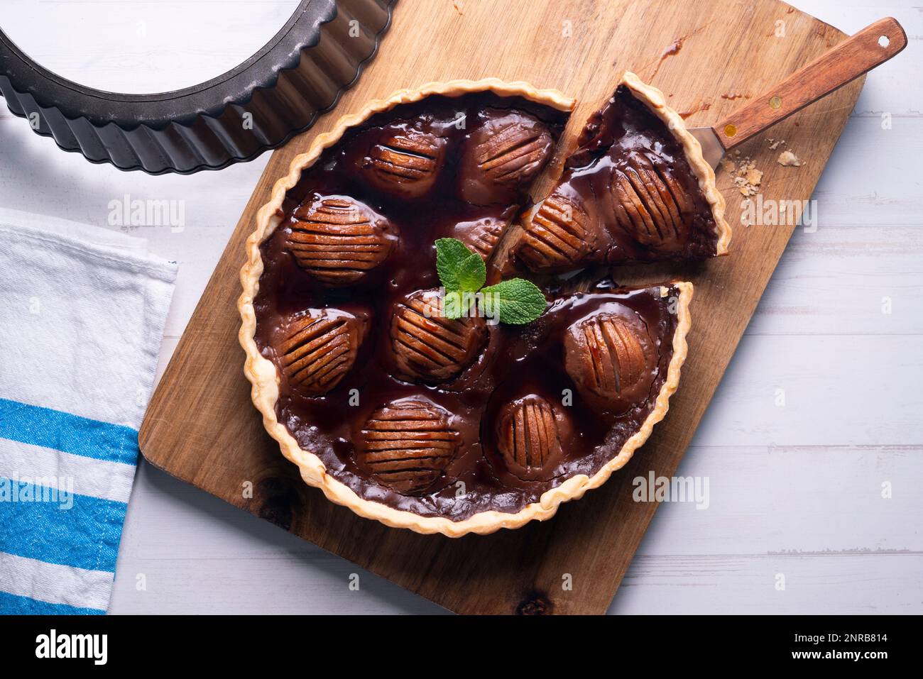 Crostata di pera con caramello e mascarpone Foto Stock